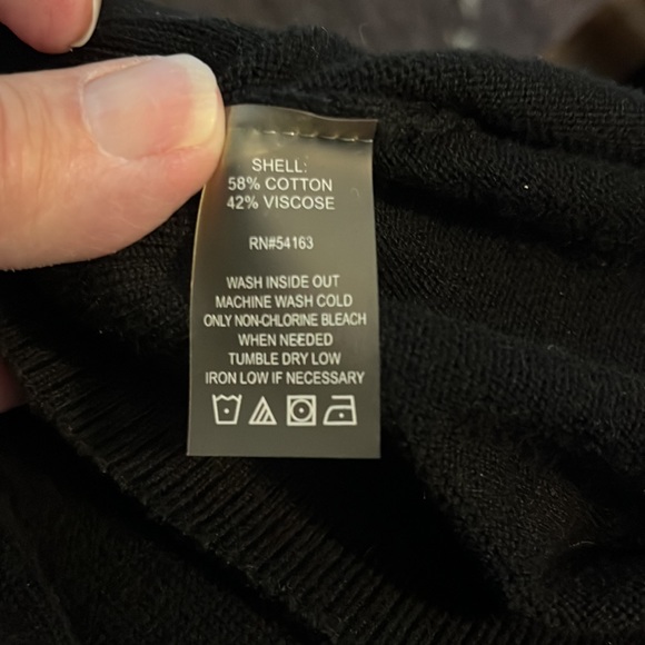 Calvin Klein sweater. - Picture 4 of 4